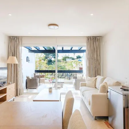Park Club Apartment *