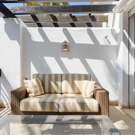 Park Club Apartment *